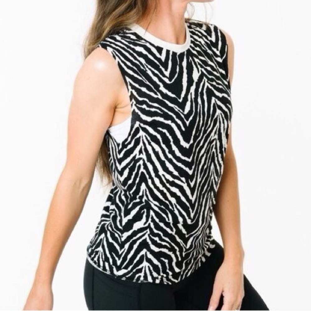 Zyia Active Women L Black White Zebra Print Lightweight Safari Tank Top NWT